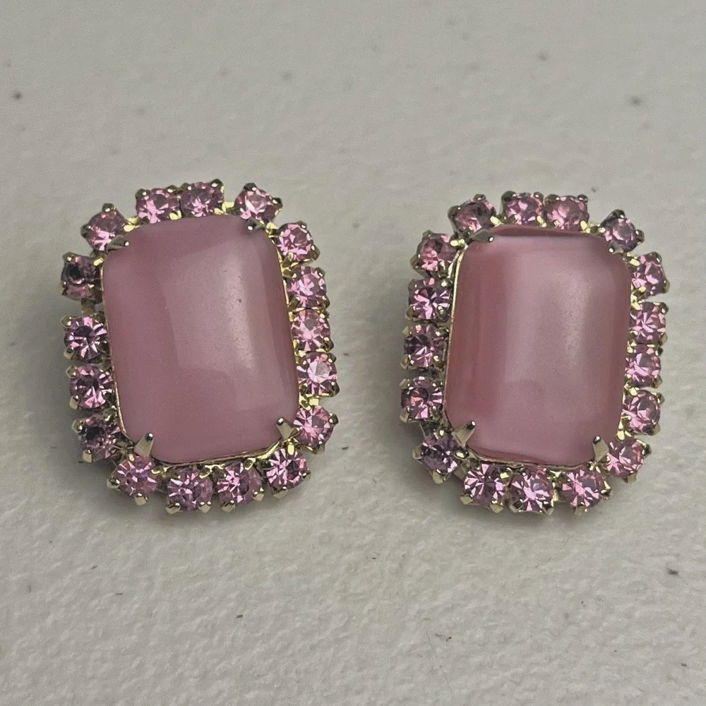 Pink Moonstone Art Glass Rhinestones Clip On Earrings 50s 60s MCM Mod Gold Tone